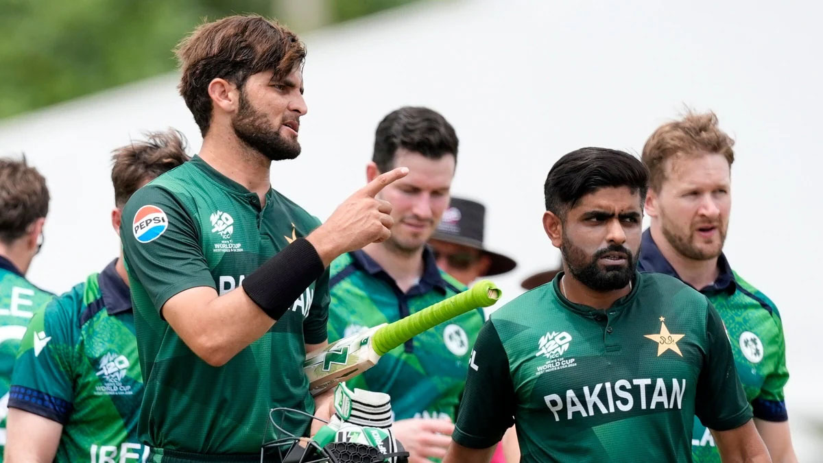 বর্জনের আলোচনার মধ্যেই বিশ্বকাপের দল দিল পাকিস্তান
