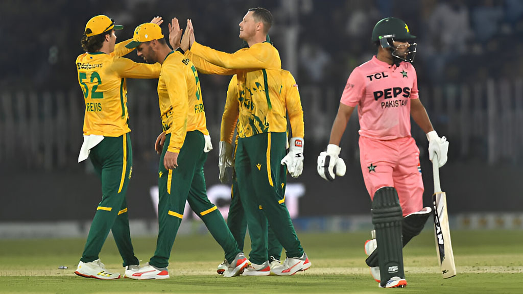 দক্ষিণ আফ্রিকার এমন দলের কাছে হারের পর পাকিস্তানের তীব্র সমালোচনা