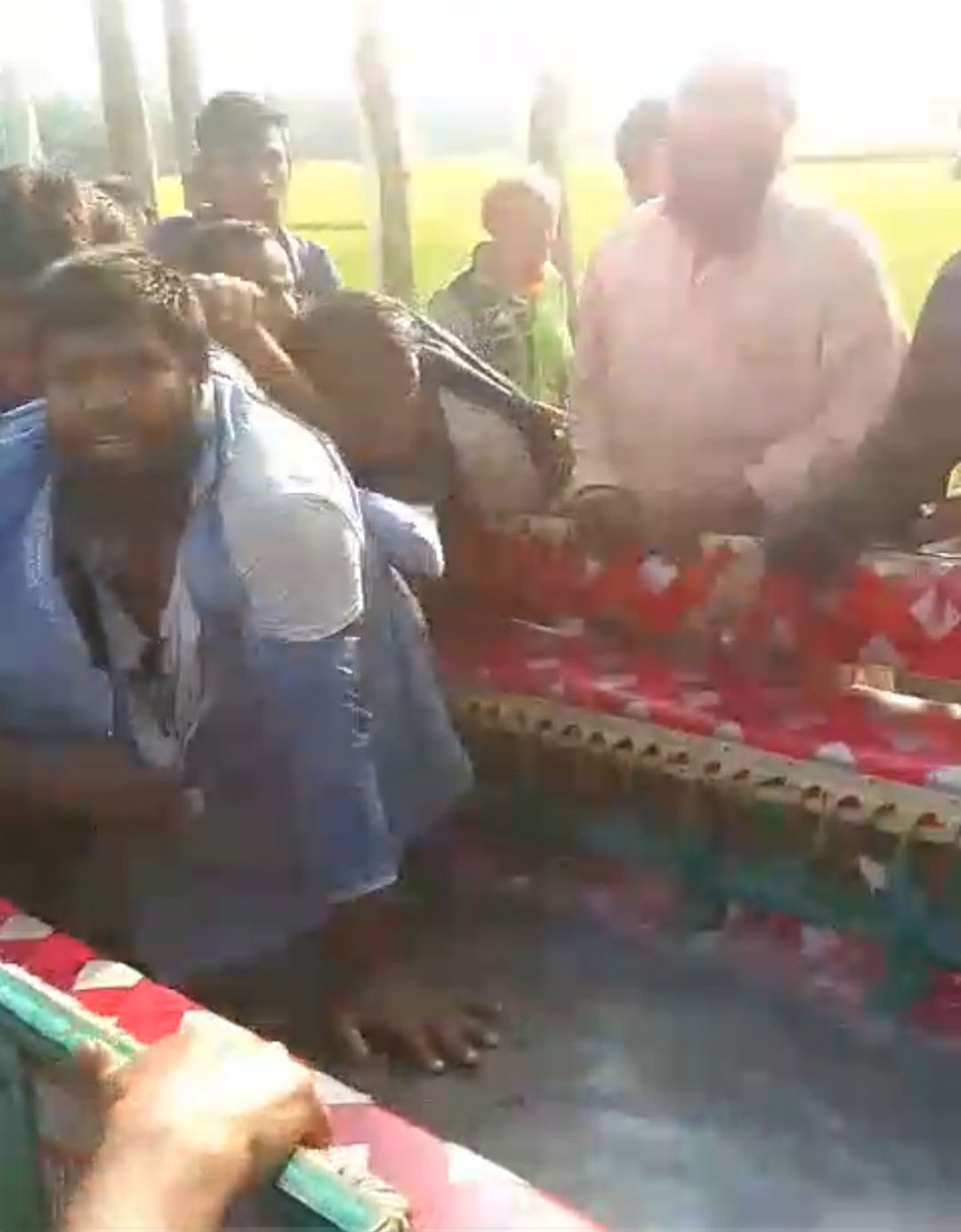 প্রকাশ্যে মারধরের পর পল্লিচিকিৎসককে তুলে নেওয়ার অভিযোগ