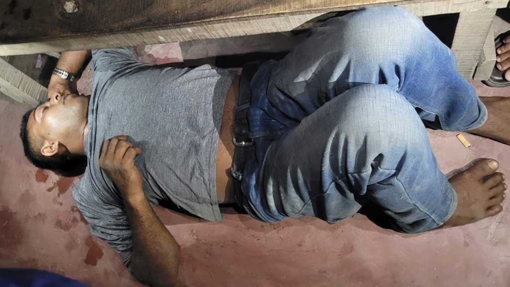 ভুল চিকিৎসায় শিশুর মৃত্যুর অভিযোগ, পল্লী চিকিৎসককে গণধোলাই