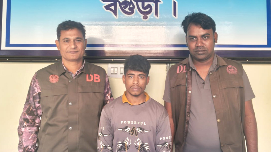 আদালত থেকে পালানো আসামি গ্রেপ্তার, ৭ পুলিশ প্রত্যাহার