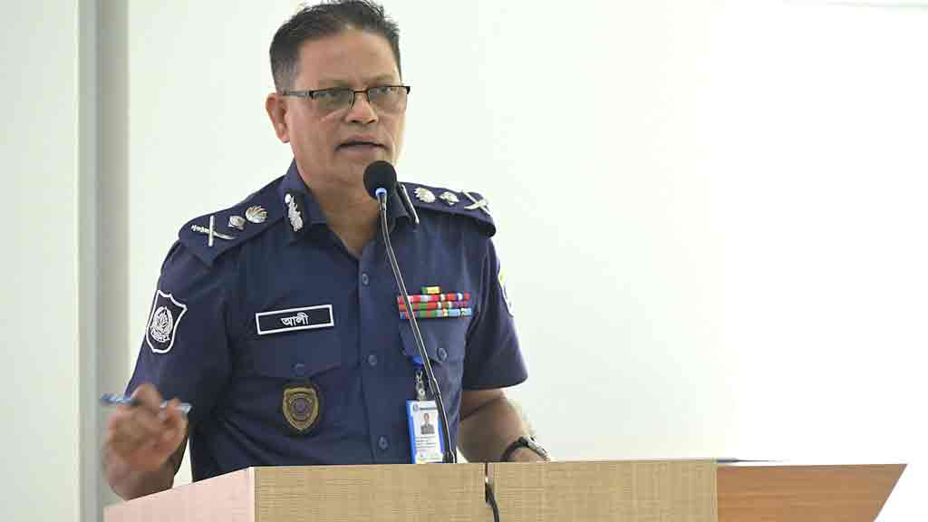 মানবিকতা ও সেবার মনোভাব নিয়ে ‘পুলিশি সেবা’ দেওয়ার আহ্বান আইজিপির