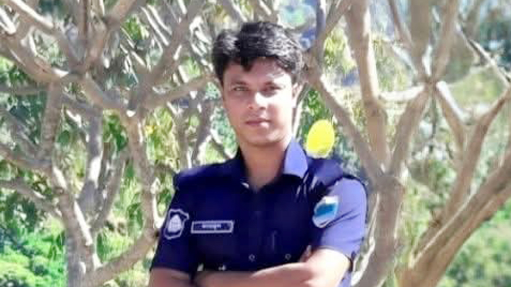 জুলাই নিয়ে ফেসবু‌কে আপ‌ত্তিকর‌ পোস্ট করা সেই পুলিশ সদস্য বরখাস্ত