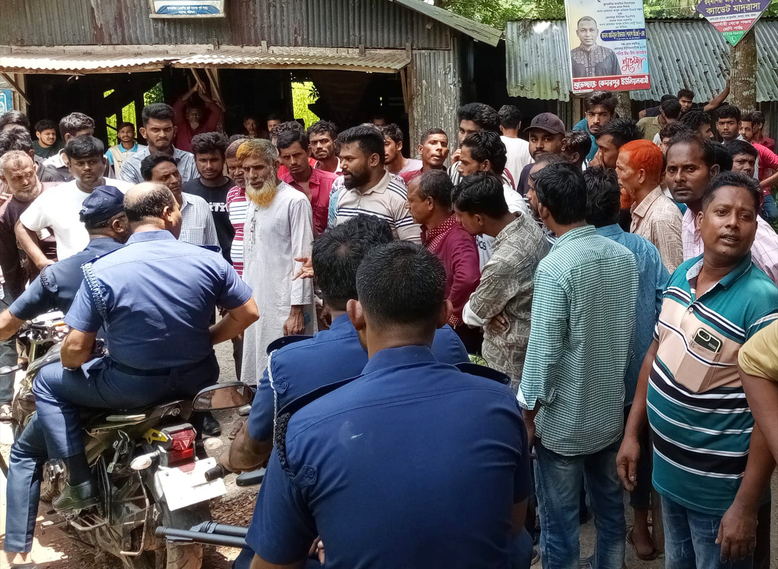বাবুগঞ্জে সম্মেলন ঘিরে বিএনপির দুই পক্ষের মারামারি, আহত ৫