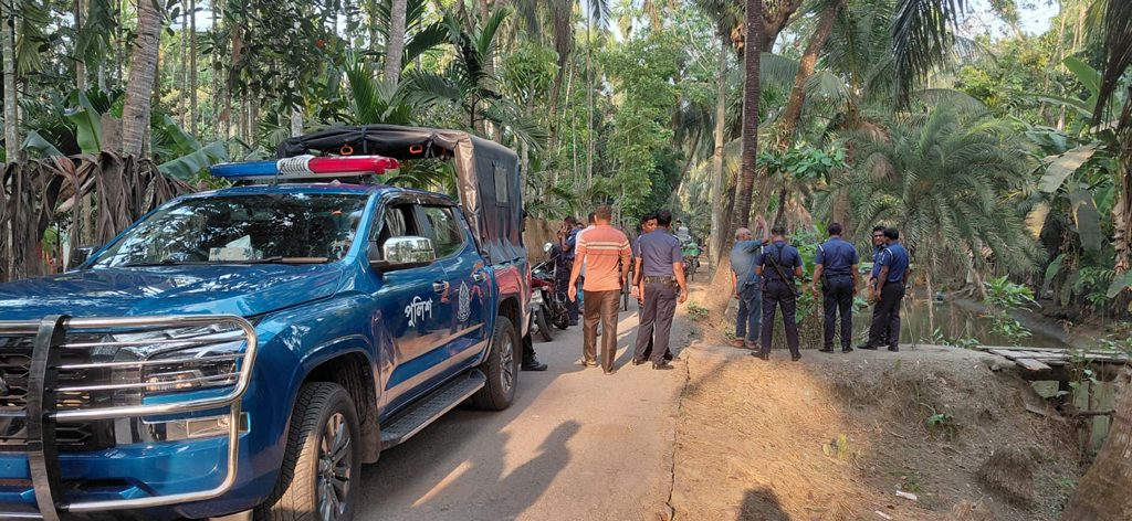 বাগেরহাটে পুলিশ সদস্যকে কুপিয়ে আসামি ছিনতাই