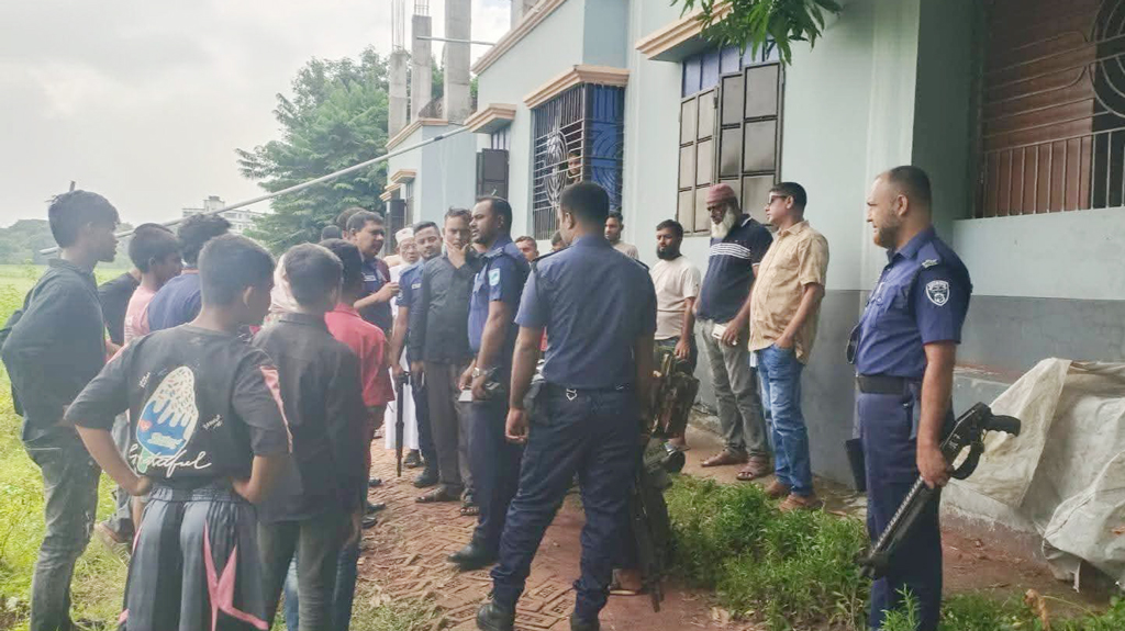 গজারিয়ায় অস্ত্রের ভয় দেখিয়ে ডাকাতি, ৩৫ ভরি স্বর্ণালংকার ও নগদ অর্থ লুট