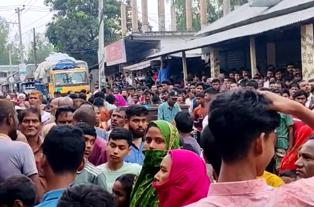 পলাশবাড়ীতে গৃহবধূকে গলা কেটে হত্যা: আহত স্বামী হাসপাতাল থেকে গ্রেপ্তার