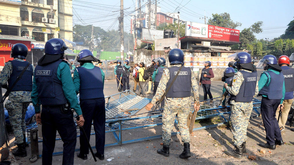 চট্টগ্রাম আদালতে সহিংসতার মামলায় ৬৩ আইনজীবীর জামিন