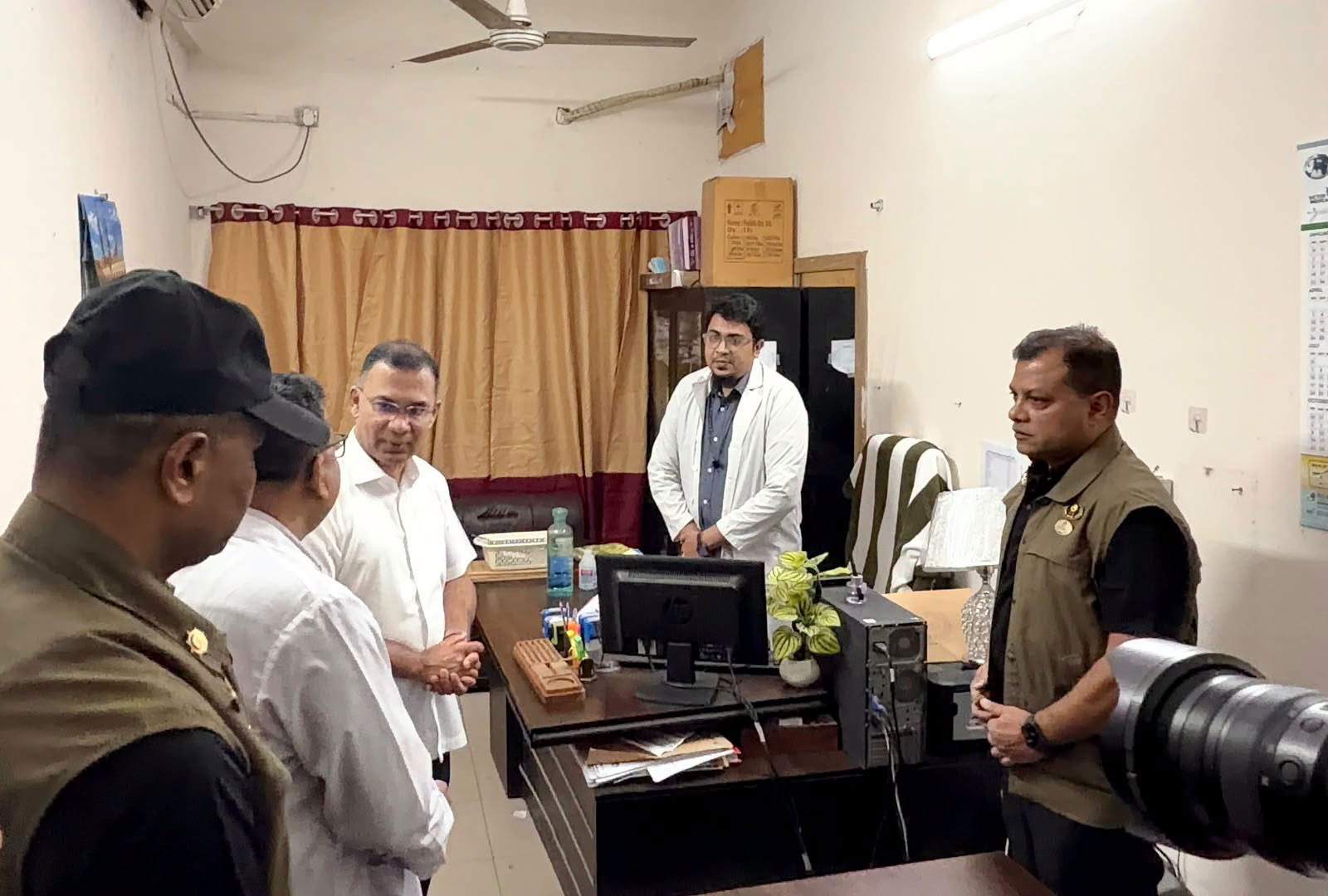 শিশু হাসপাতালে কক্ষেই চিকিৎসকের ধূমপান, দেখেই বরখাস্তের নির্দেশ প্রধানমন্ত্রীর