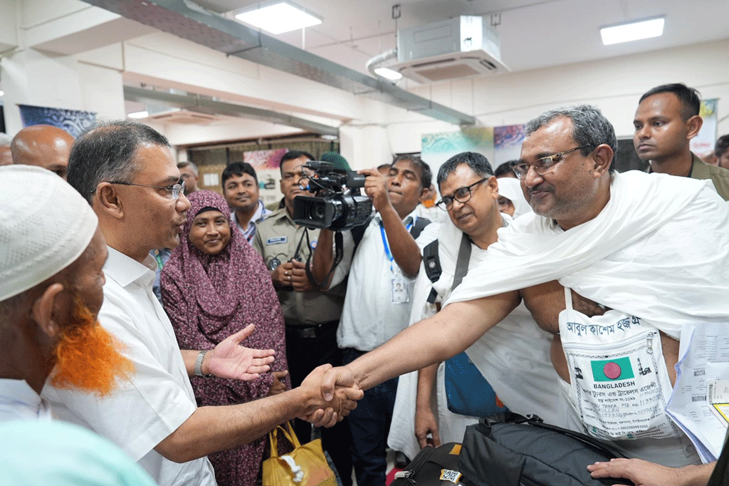 হজ ক্যাম্প পরিদর্শনে প্রধানমন্ত্রী