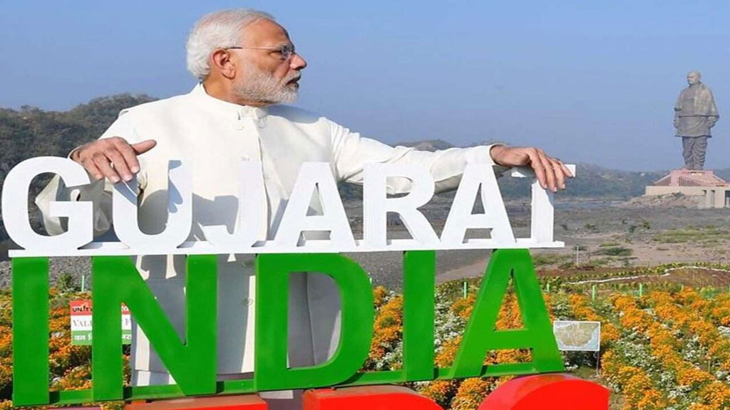 মোদির গুজরাটে মুখ্যমন্ত্রী ছাড়া সব মন্ত্রীর পদত্যাগ