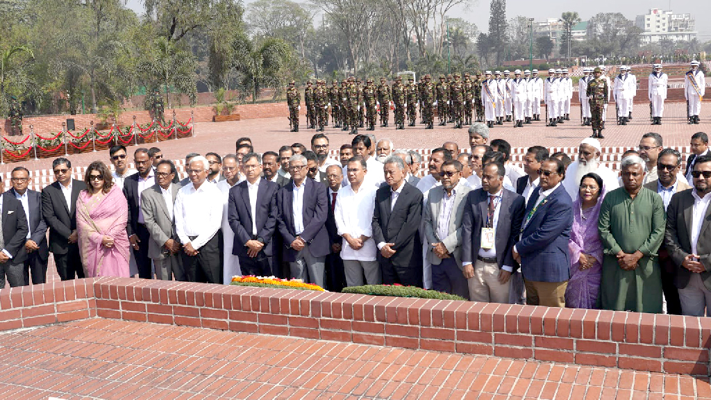 জাতীয় স্মৃতিসৌধে প্রধানমন্ত্রীর শ্রদ্ধা নিবেদন