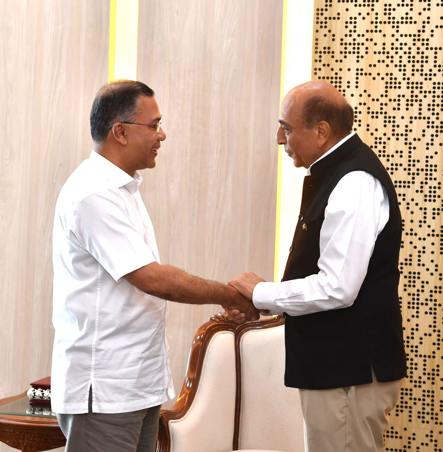 প্রধানমন্ত্রীর সঙ্গে ভারতীয় হাইকমিশনারের সাক্ষাৎ