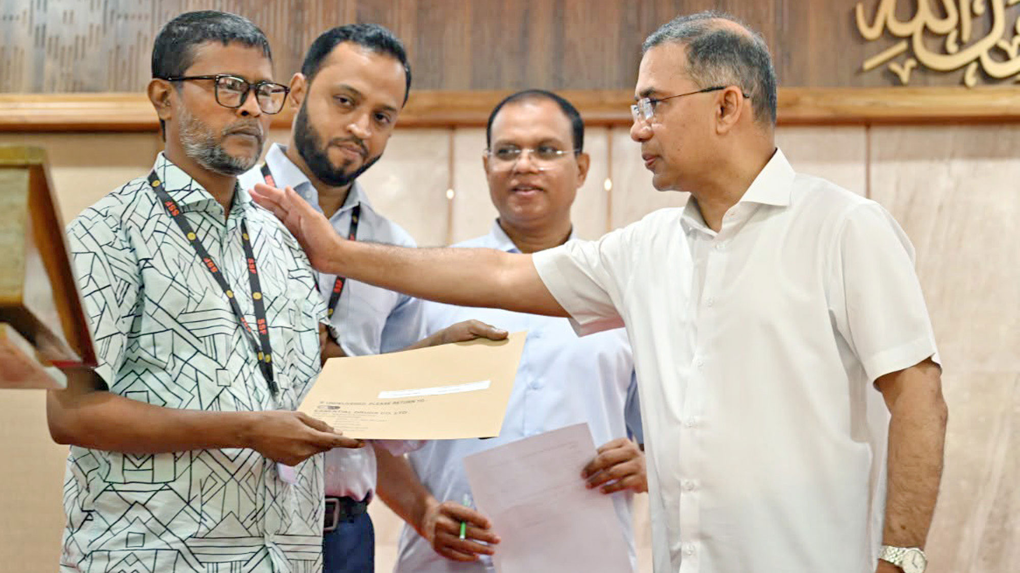 জুলাই শহীদ ও গুমের শিকার পরিবারের ৭৪ জনকে নিয়োগপত্র দিলেন প্রধানমন্ত্রী