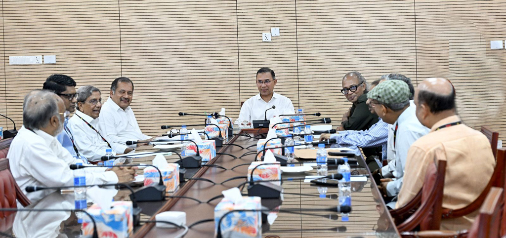 প্রধানমন্ত্রীর কাছে মামলার শিকার ২৮২ সাংবাদিকের তালিকা দিল সম্পাদক পরিষদ