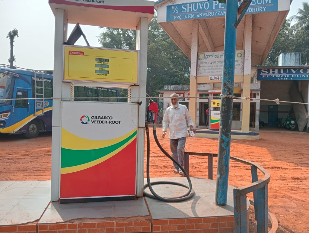 ‘সরবরাহ সংকট’, সারা দেশের পেট্রলপাম্প বন্ধের আশঙ্কা