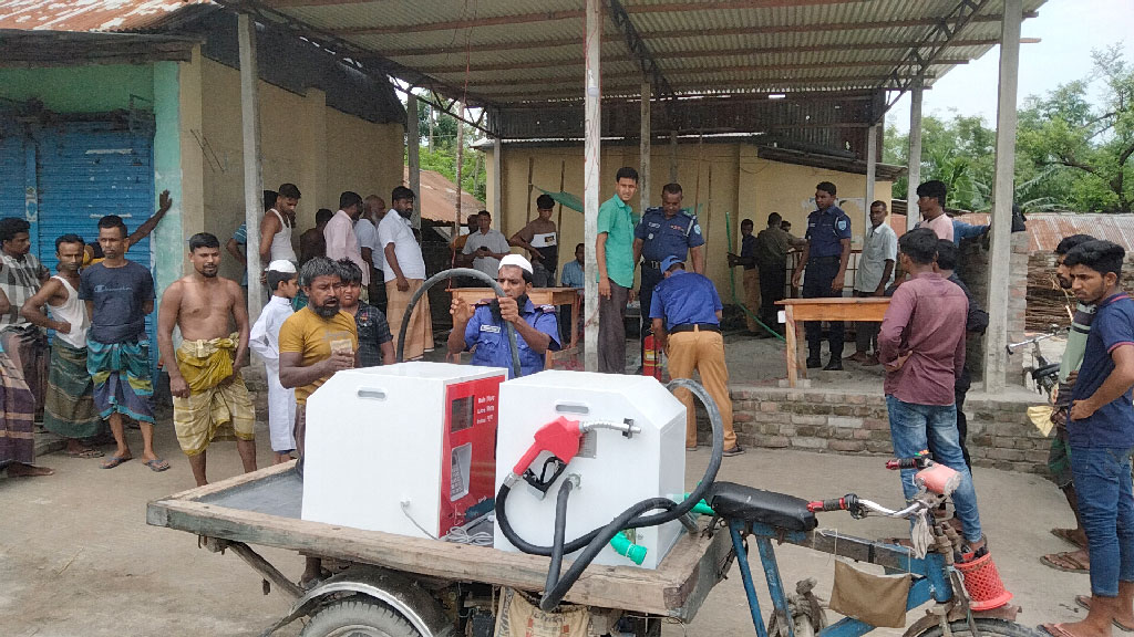 বন্ধ করা হলো অননুমোদিত পেট্রলপাম্প, ১০ হাজার টাকা জরিমানা