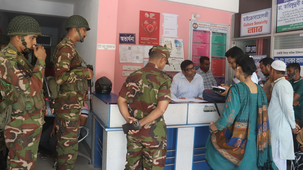 পঞ্চগড়ে ডায়াগনস্টিক সেন্টারে সেনাবাহিনীর অভিযান