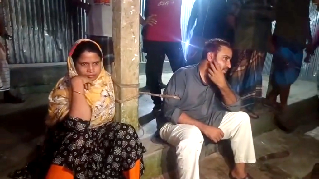 পঞ্চগড়ে এক নারীর ঘর থেকে যুবক আটক, থানায় নিয়েছে পুলিশ
