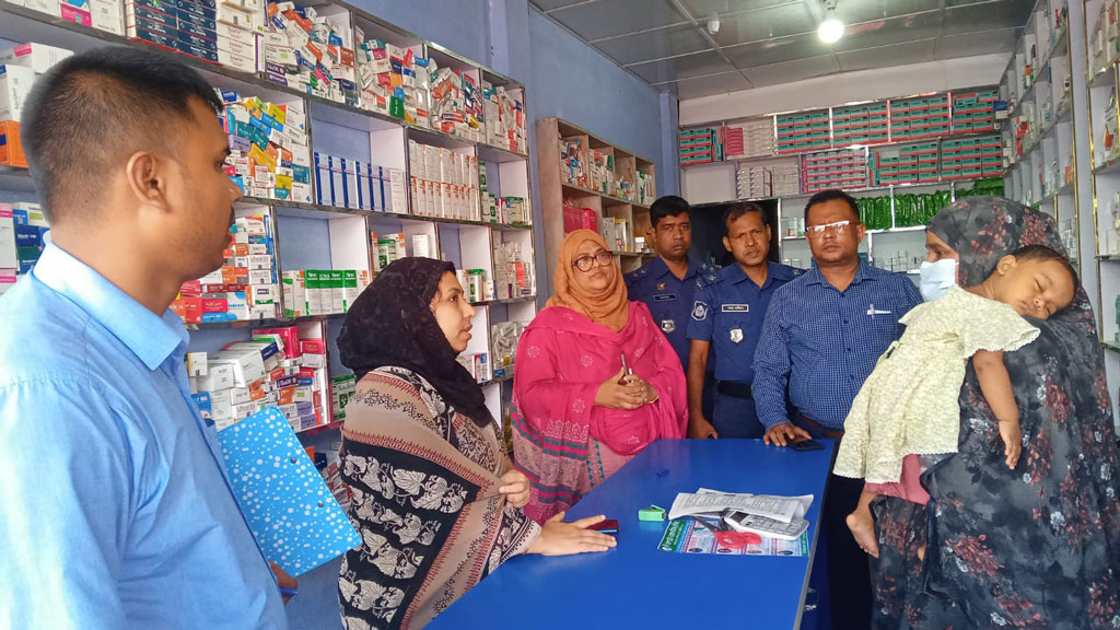 চিকিৎসক না হয়েও প্রেসক্রিপশন, পঞ্চগড়ে ফার্মেসিকে অর্থদণ্ড