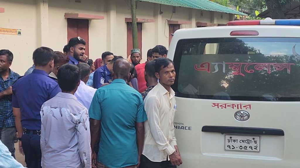 প্রেমিকার সঙ্গে ঘুরতে বেরিয়ে মোটরসাইকেল দুর্ঘটনায় যুবকের মৃত্যু