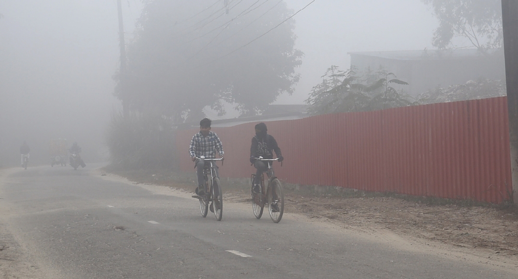 টানা শৈত্যপ্রবাহের কবলে পঞ্চগড়, বাড়ছে শীতজনিত রোগীর সংখ্যা