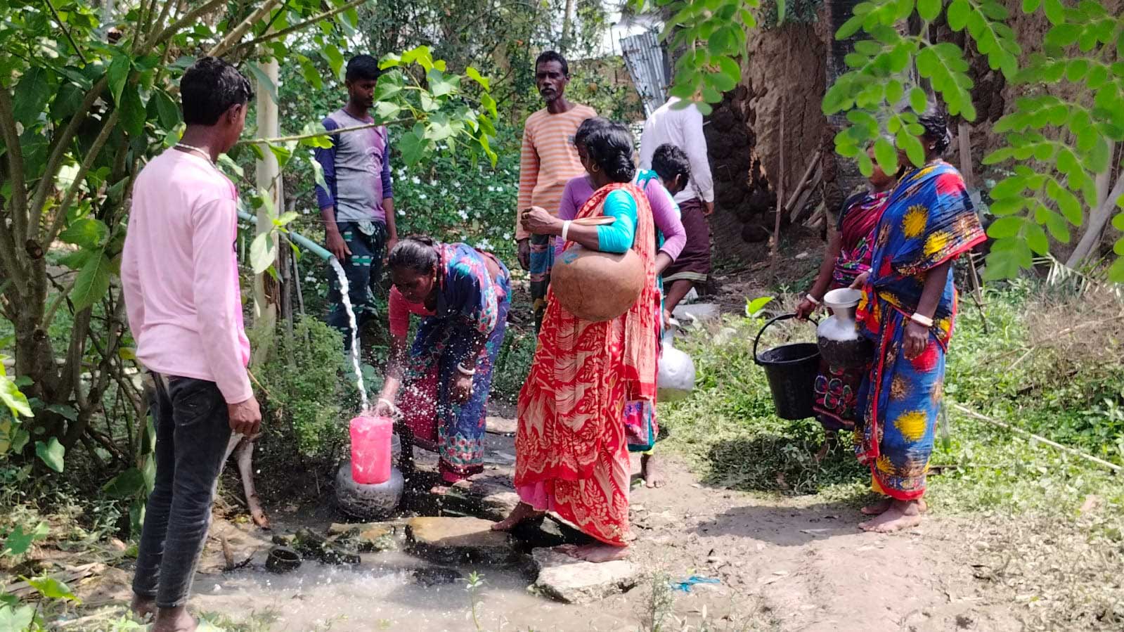 নিয়ামতপুরে কালবৈশাখীর তাণ্ডব: বিদ্যুৎ ও পানির জন্য হাহাকার