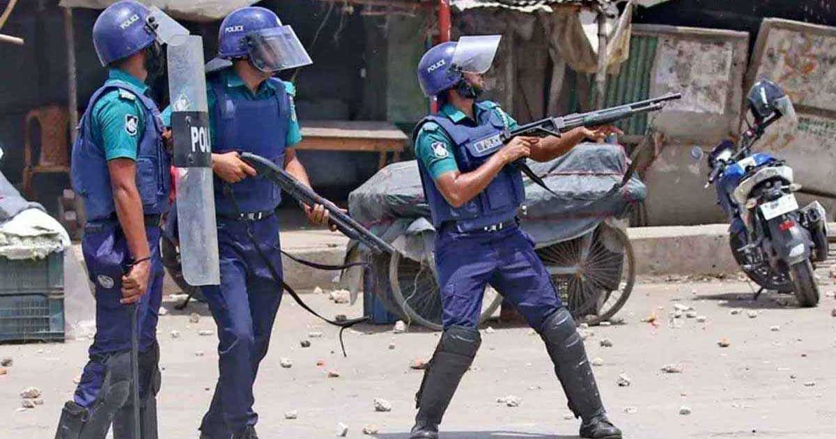 পুলিশের হাতে মারণাস্ত্র থাকবে না: স্বরাষ্ট্র উপদেষ্টা