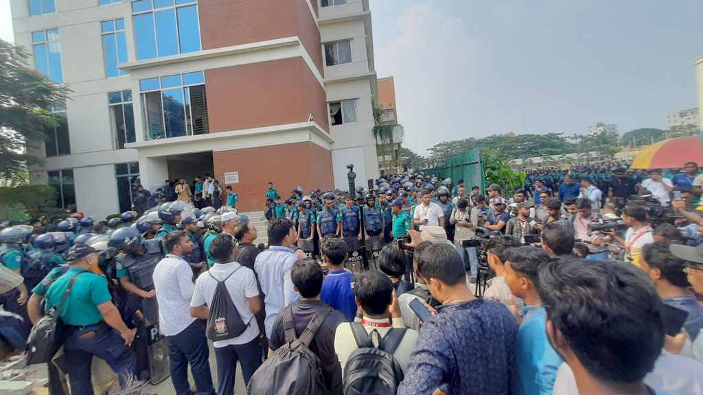 মাইলস্টোন ক্যাম্পাস থেকে সরানো হলো শিক্ষার্থীদের, অতিরিক্ত পুলিশ মোতায়েন