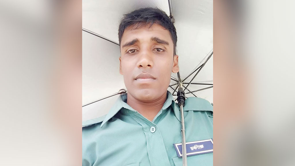 ৪০ ভরি সোনা ছিনতাই: পুলিশ কনস্টেবল জাকির সাময়িক বরখাস্ত
