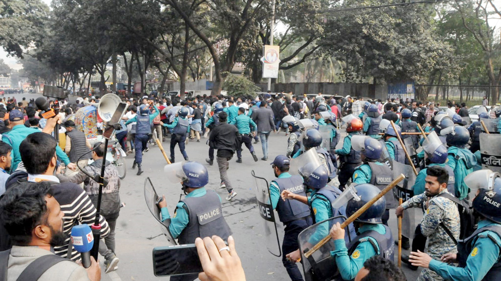 সচিবালয়ে শিক্ষার্থী-পুলিশ পাল্টাপাল্টি ধাওয়া, তদন্তে ৩ সদস্যের কমিটি ডিএমপির