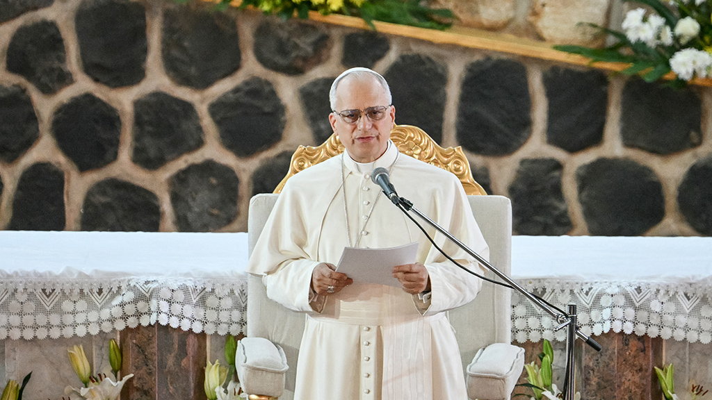 মুষ্টিমেয় কিছু স্বৈরশাসক ধর্মের নাম ব্যবহার করে বিশ্বজুড়ে ধ্বংসযজ্ঞ চালাচ্ছে: পোপ