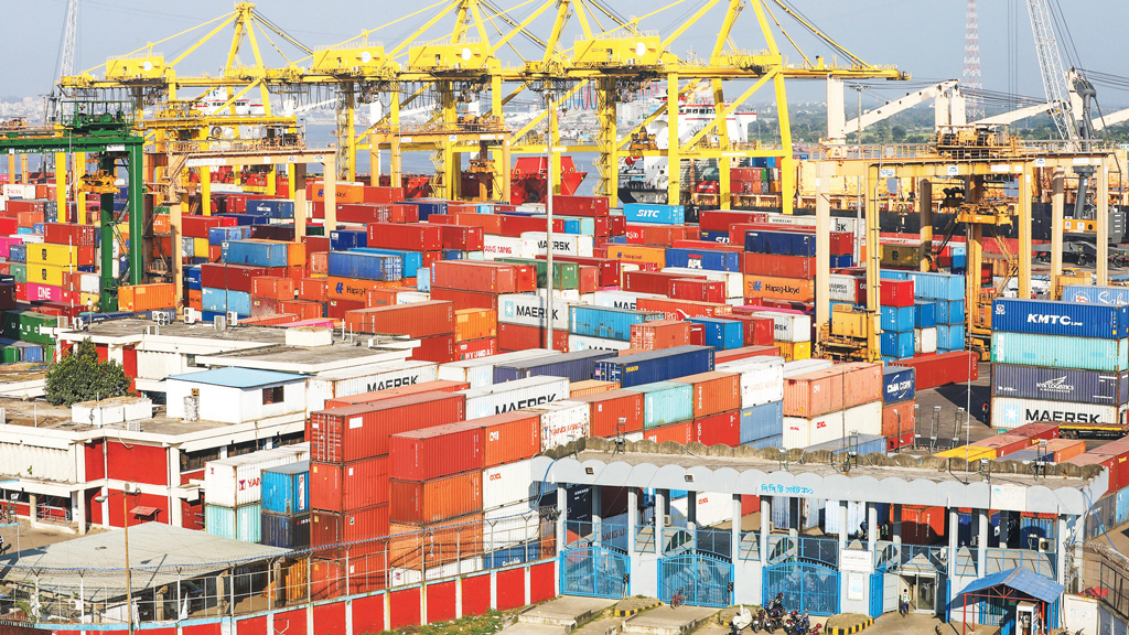 রমজানের আগে চট্টগ্রাম বন্দরে চাপ