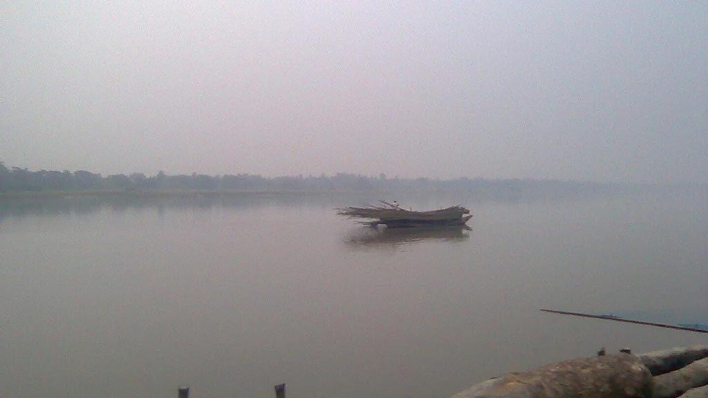 পশুর নদে গ্যাস ও কয়লাবাহী জাহাজের সংঘর্ষ, জেলে নিখোঁজ