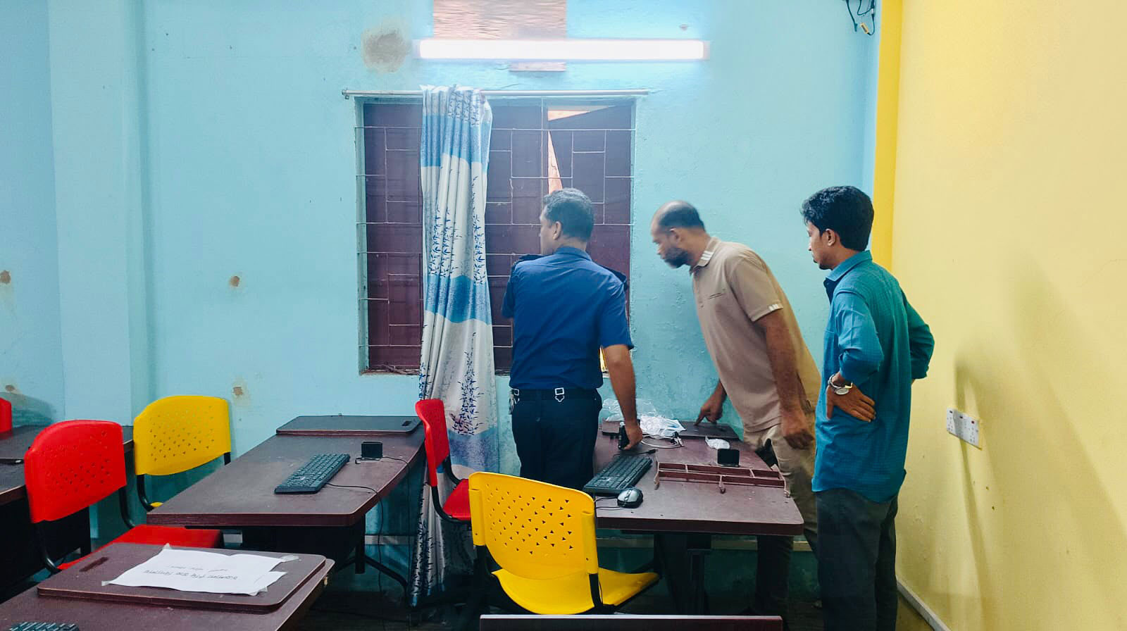 পটিয়ায় স্কুলের আইসিটি ল্যাব থেকে ১৫ ল্যাপটপ চুরি