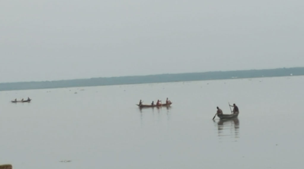 অভিযানে অপ্রাপ্তবয়স্কদের মুচলেকায় ছাড়া—মা ইলিশ শিকারে শিশুরা