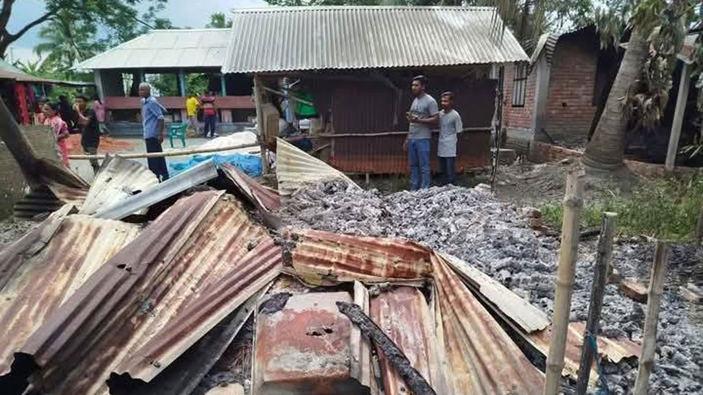 মতুয়া সম্প্রদায়ের বাড়িঘরে হামলা: অভয়নগরে ১৯ পরিবারের ৪৯ লাখ টাকার ক্ষয়ক্ষতি, গ্রেপ্তার ৩