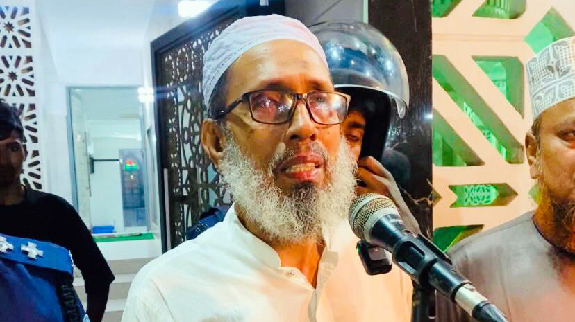 পটিয়ায় প্যারোলে মায়ের জানাজায় অংশ নিলেন সাবেক পৌর মেয়র আইয়ুব বাবুল