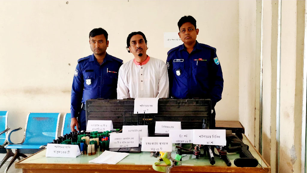 শরীয়তপুরে খাদেম হত্যার অভিযোগে সুরেশ্বর দরবার শরীফের পীর গ্রেপ্তার