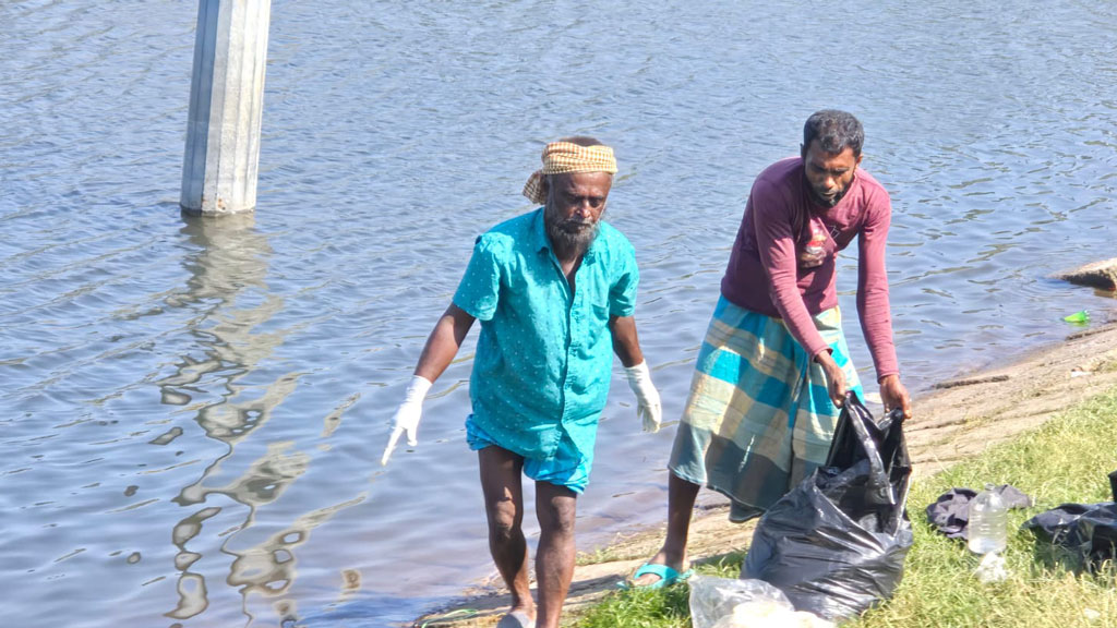 পূর্বাচলে লেকের পাড়ে ৩ পলিথিনে মিলল ৭ খণ্ড লাশ