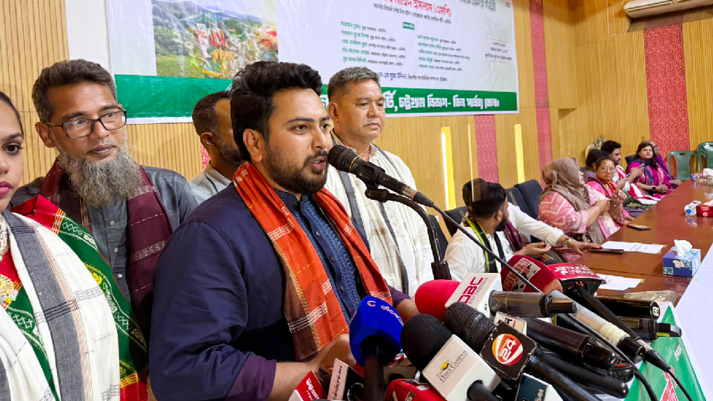 পার্বত্য চট্টগ্রাম মন্ত্রণালয়ে পাহাড়ের প্রতিনিধিত্ব নেই: চট্টগ্রামে নাহিদ ইসলাম