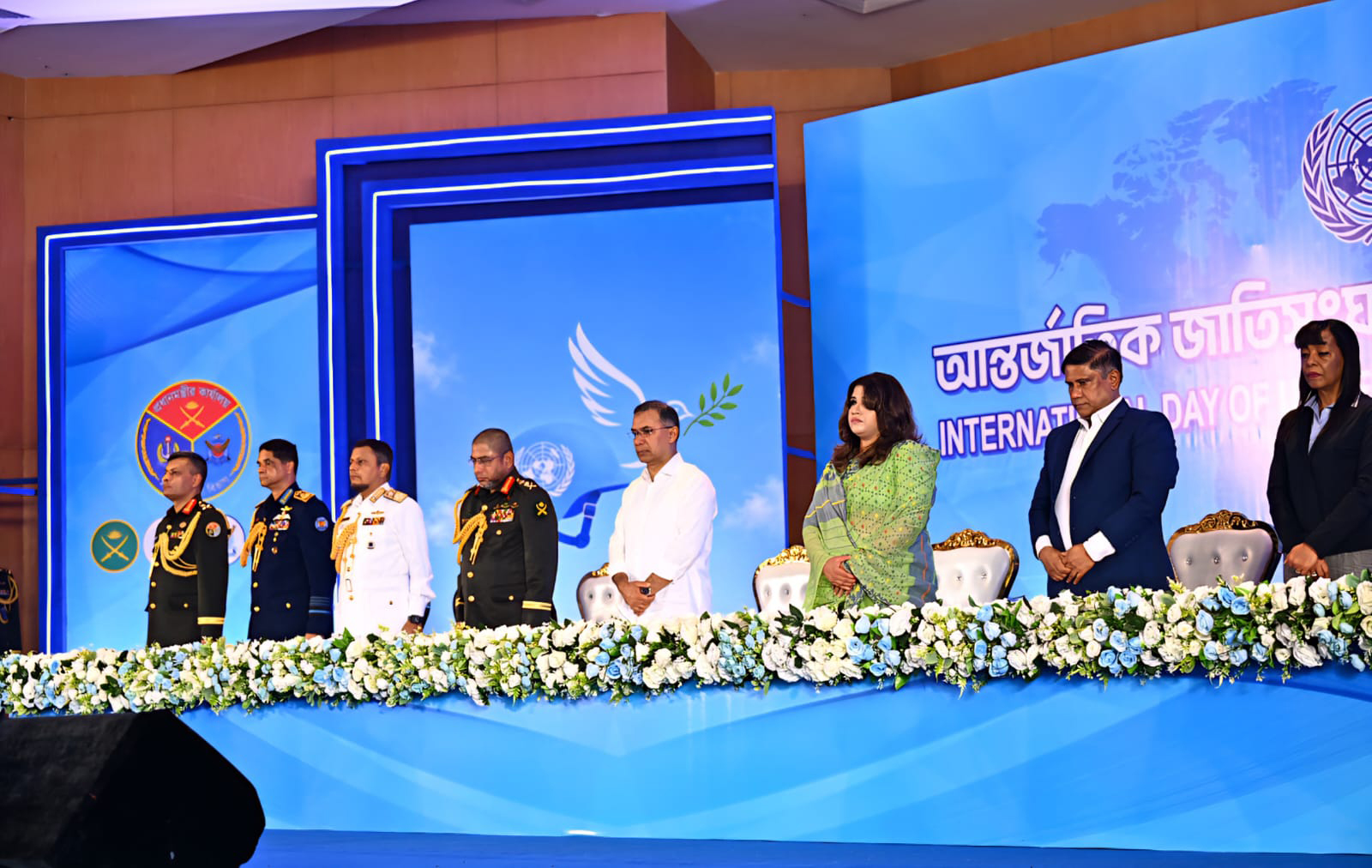 ২০২৫ সালে সুদানে হামলাসহ সম্প্রতি চলমান মিশনগুলোতে আহত সশস্ত্র বাহিনীর সদস্যদের হাতে সম্মাননা তুলে দেন প্রধানমন্ত্রী তারেক রহমান। ছবি: পিএমও