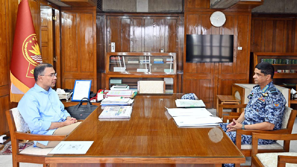 প্রধানমন্ত্রীর সঙ্গে বিমানবাহিনী প্রধানের সাক্ষাৎ