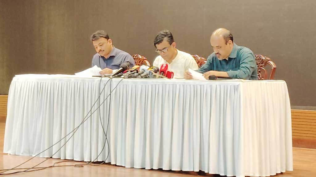 ফরেন সার্ভিস একাডেমিতে প্রেস ব্রিফিংয়ে প্রধান উপদেষ্টার প্রেস সচিব শফিকুল আলম। ছবি: আজকের পত্রিকা