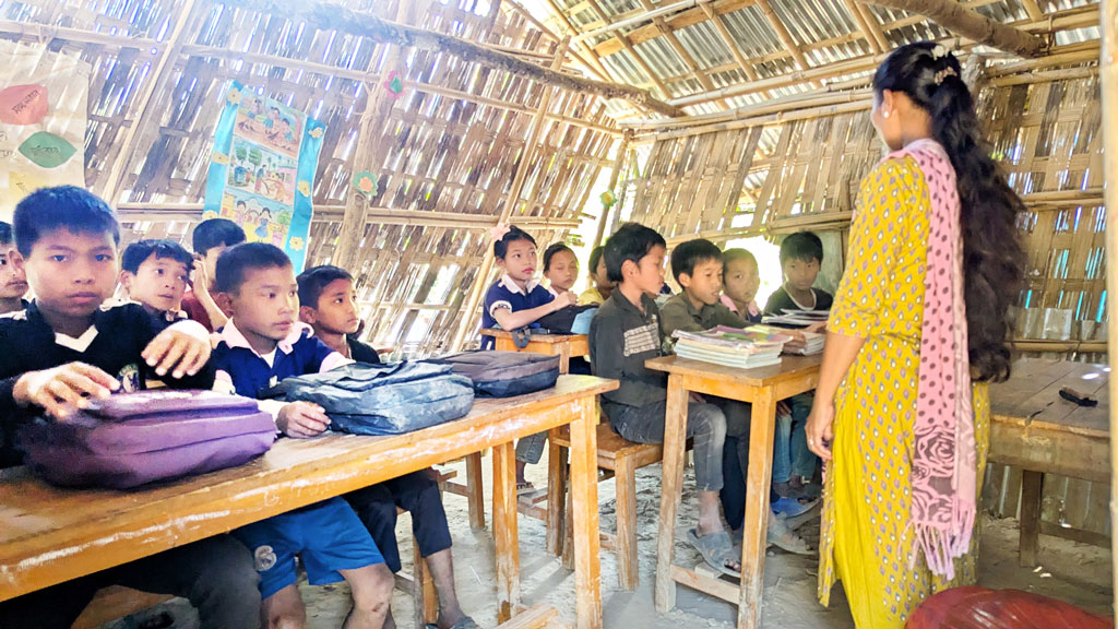 বান্দরবানের থানচি: জীর্ণ শ্রেণিকক্ষ, ভোগান্তি