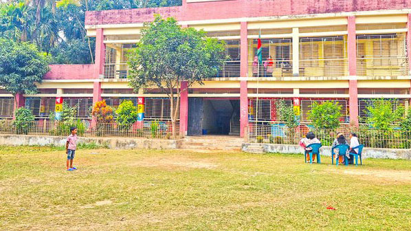 চট্টগ্রামের আনোয়ারা: অর্ধশত প্রাথমিক স্কুলে 
প্রধান শিক্ষক নেই