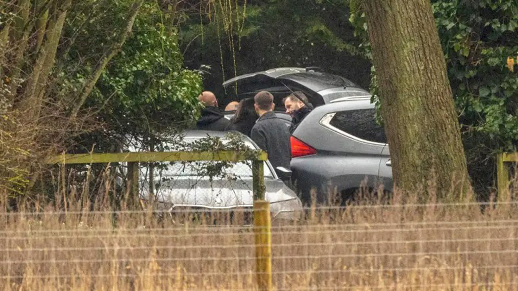 সাবেক ব্রিটিশ প্রিন্স অ্যান্ড্রু গ্রেপ্তার