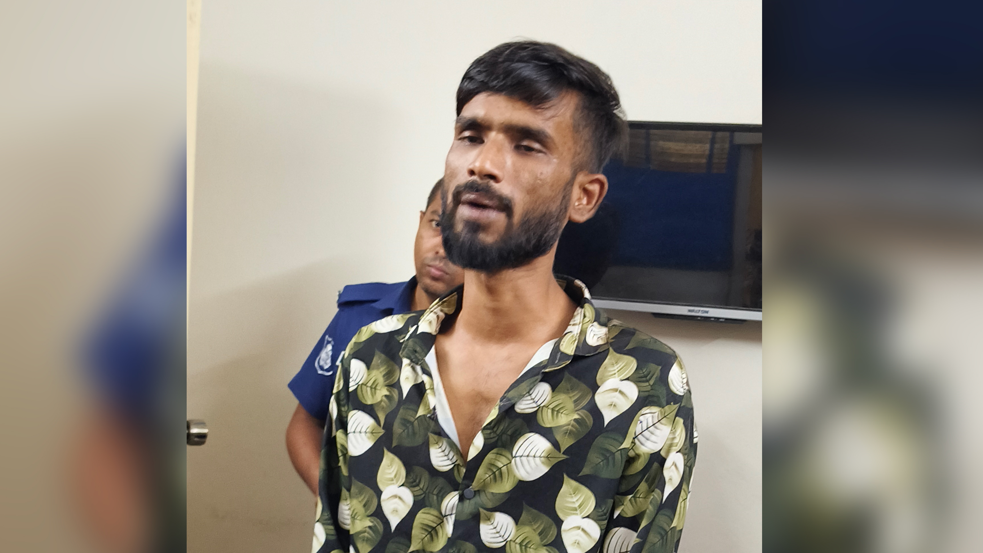 পিরোজপুরে গুদামে তার চুরির সময় যুবক আটক