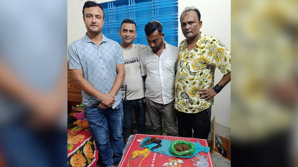 পিরোজপুরে বিদেশি পিস্তল ও গাঁজাসহ যুবক আটক