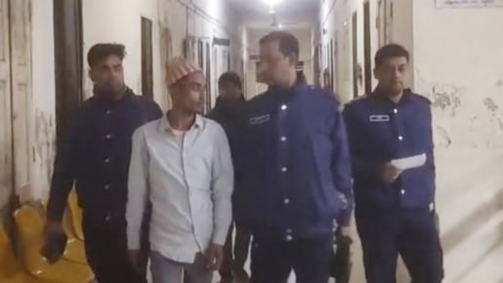 পিরোজপুরে সাবেক স্ত্রীকে হত্যাচেষ্টা, হাসপাতালে গিয়েও হামলা: অভিযুক্ত আটক